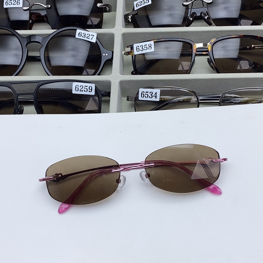 6***2无框不规则带棉纹女款茶水晶太阳镜