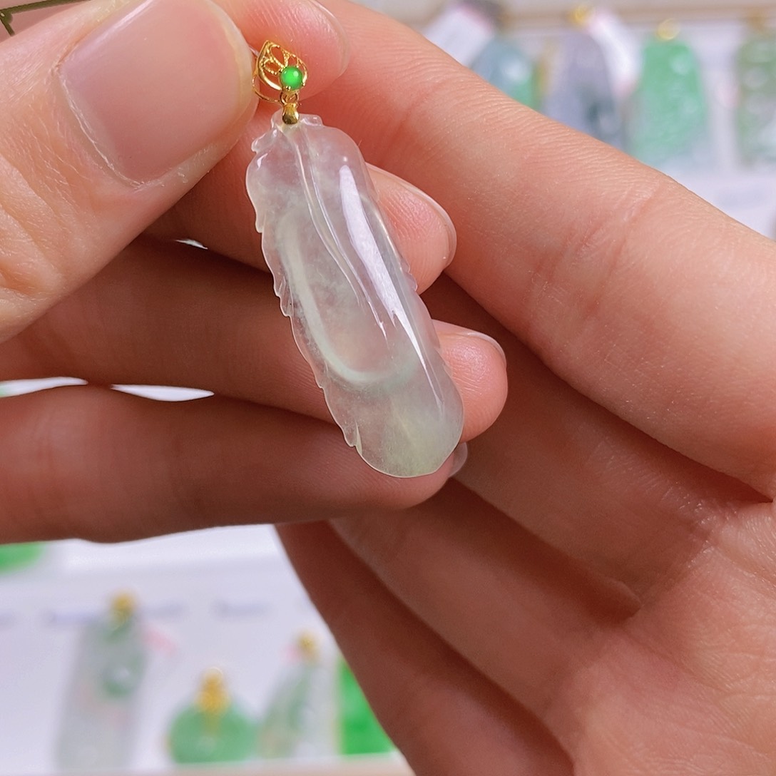 翡翠颈饰18K金镶嵌翡翠