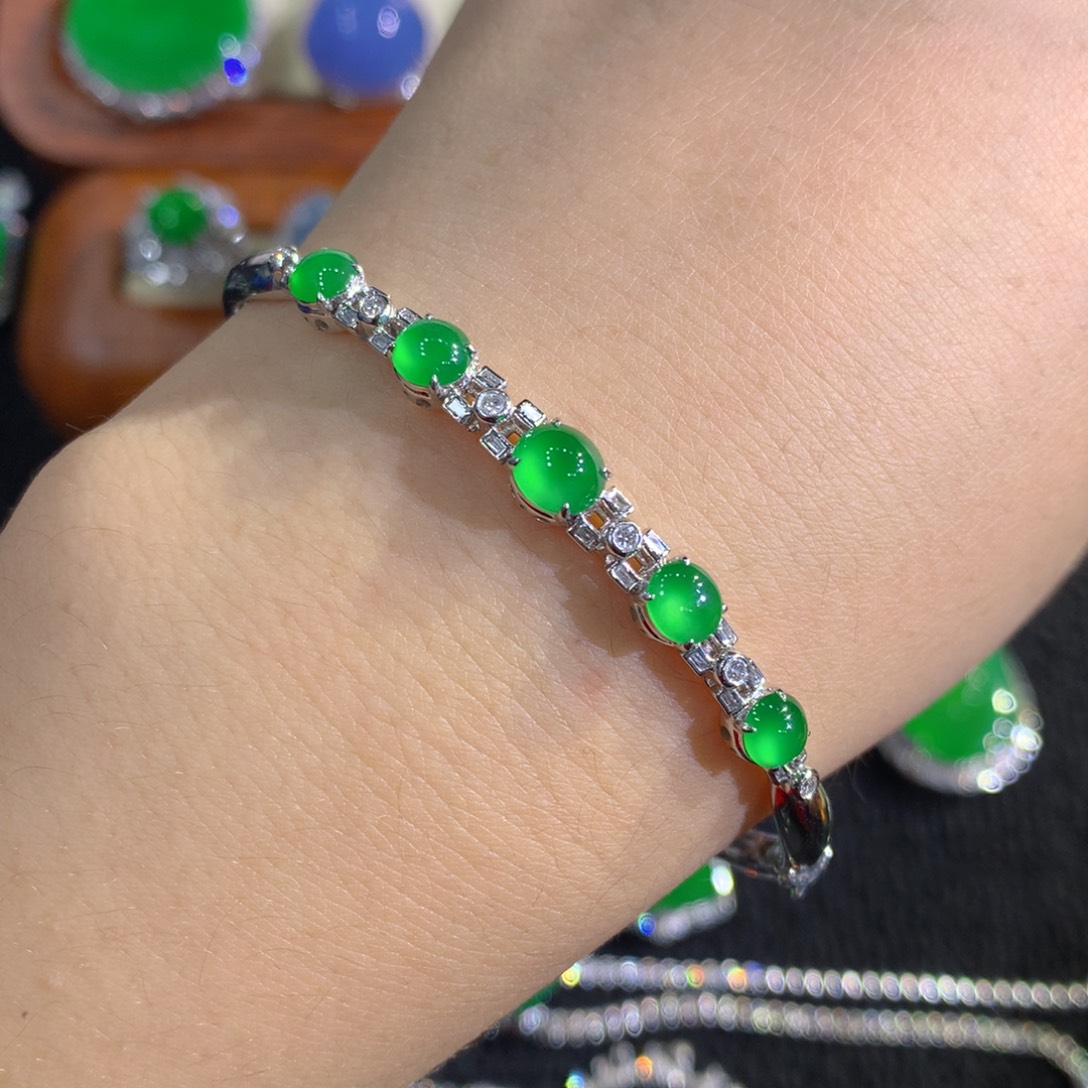 翡翠18K金镶嵌手镯