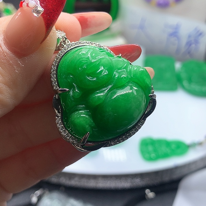 翡翠吊坠(赠链)未镶嵌