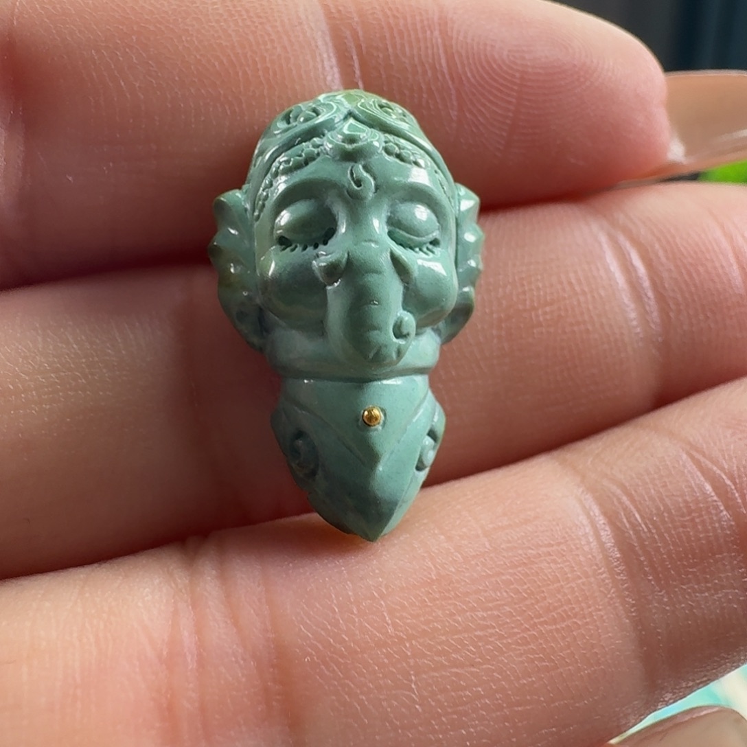 绿松石未镶嵌颈饰