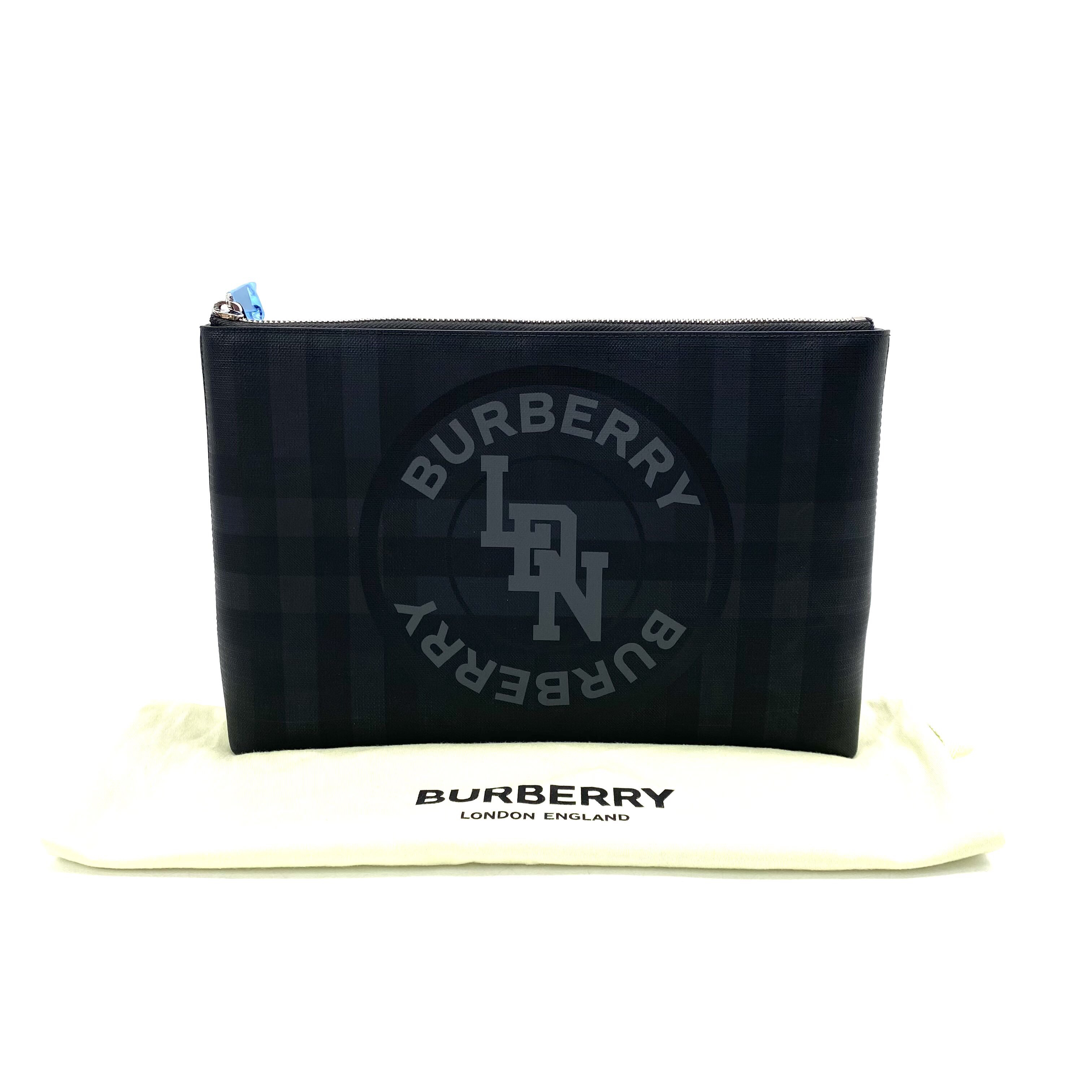 99新 BURBERRY/博柏利 未使用经典格纹印花手拿包 尺寸30/20