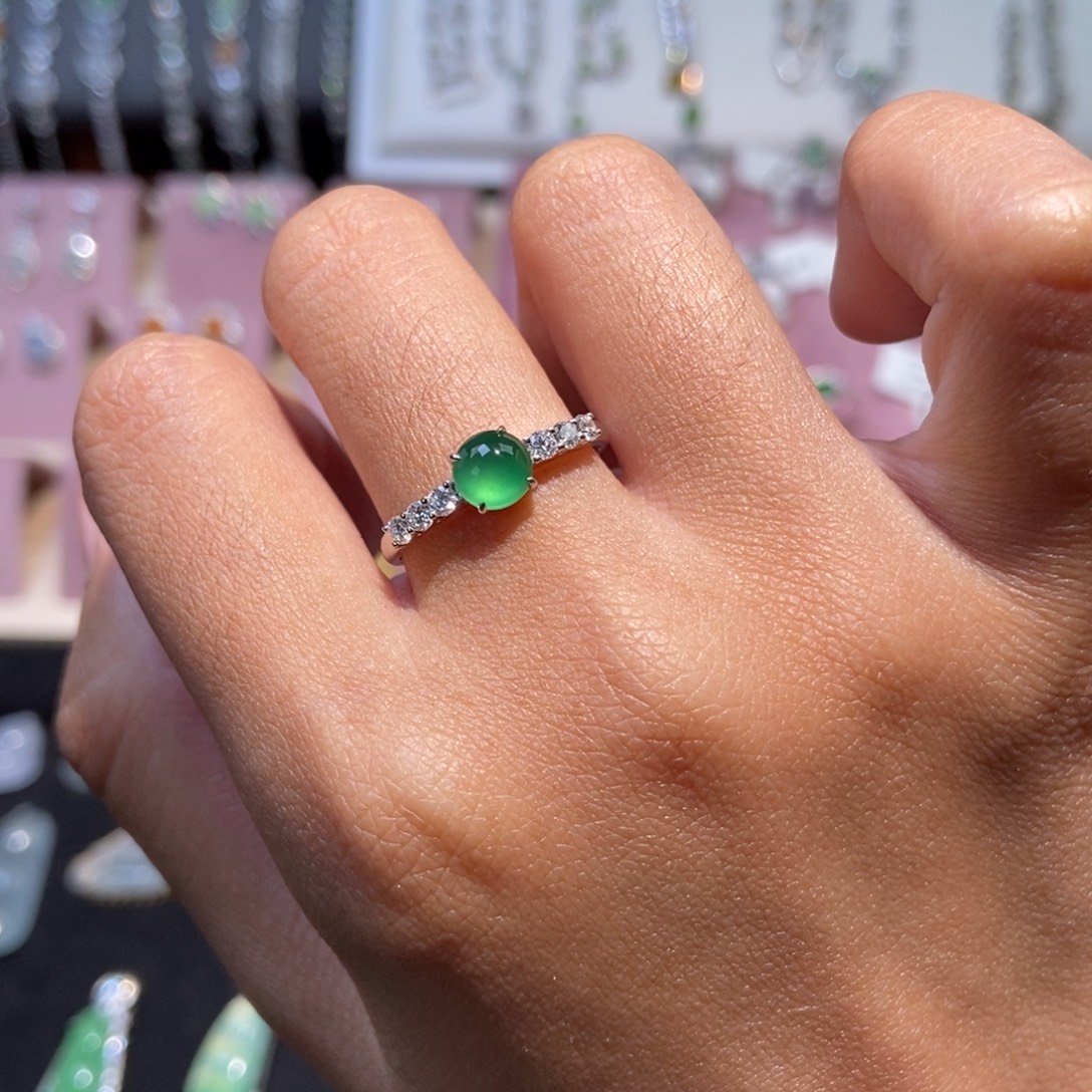 翡翠18K金镶嵌戒指纯天然缅甸翡翠A货戒指