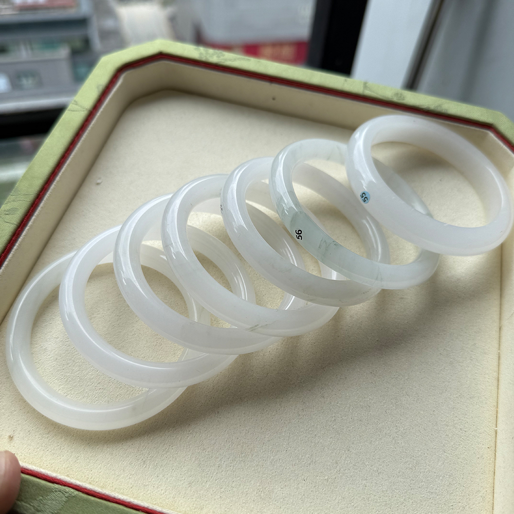新疆天山翠白月光精美圆条平安镯泥鳅背多样发其一
