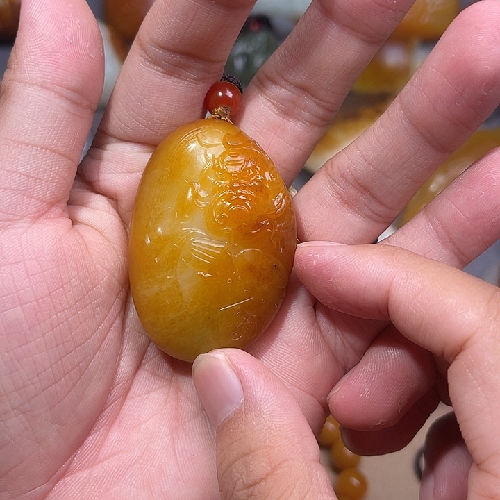 㩙***哥颈饰未镶嵌和田玉