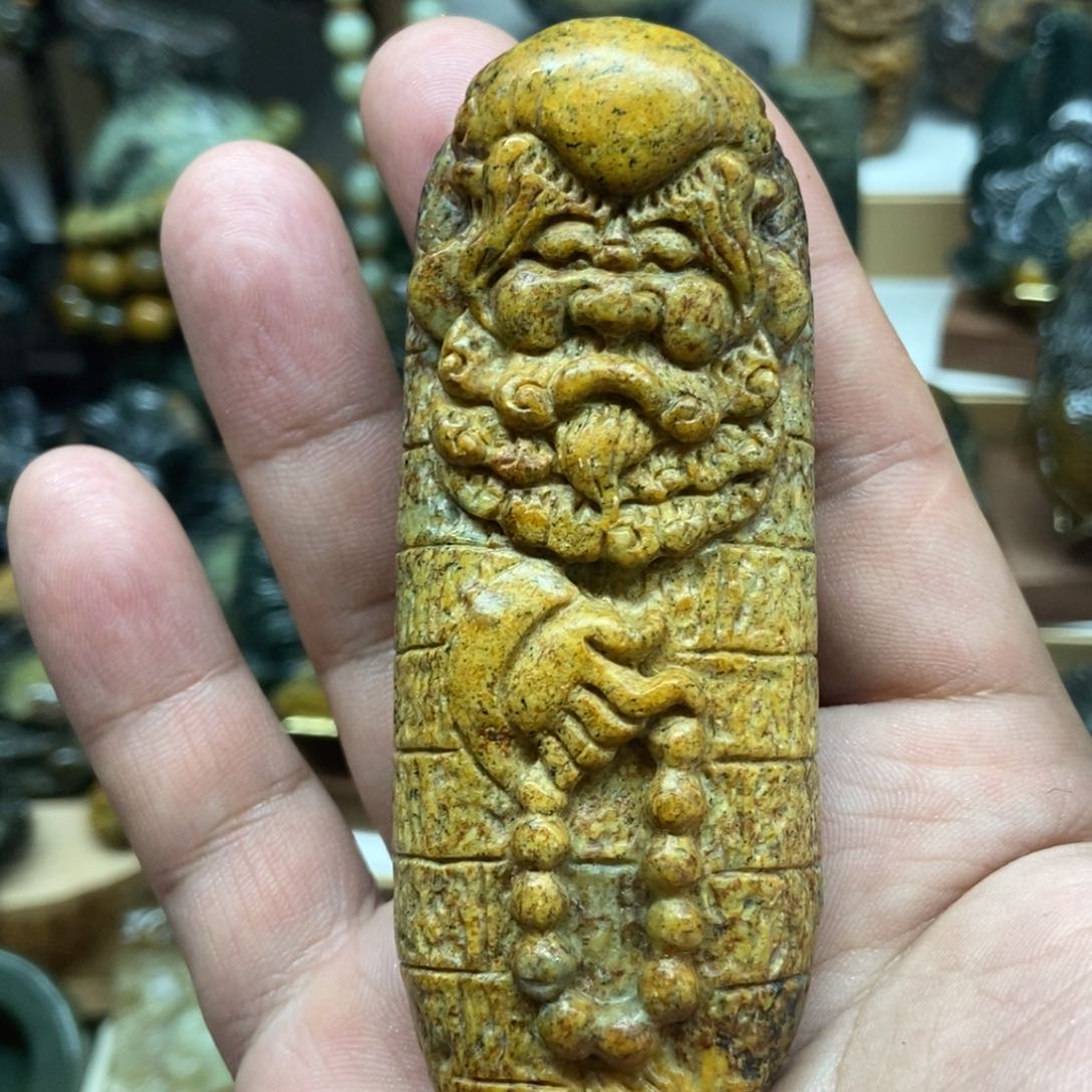 未镶嵌岫岩河磨玉（透闪石质玉）把件