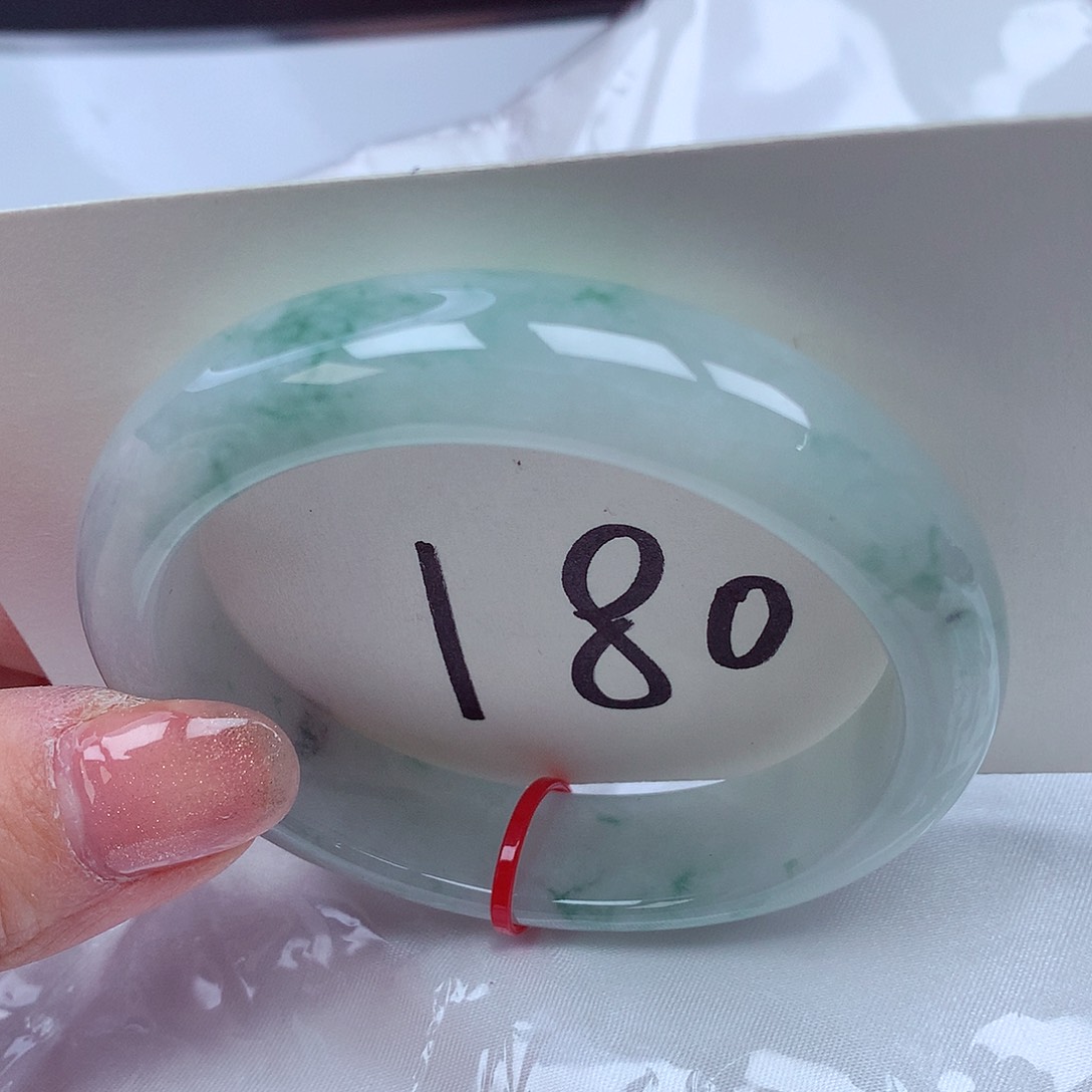 翡翠手镯未镶嵌翡翠