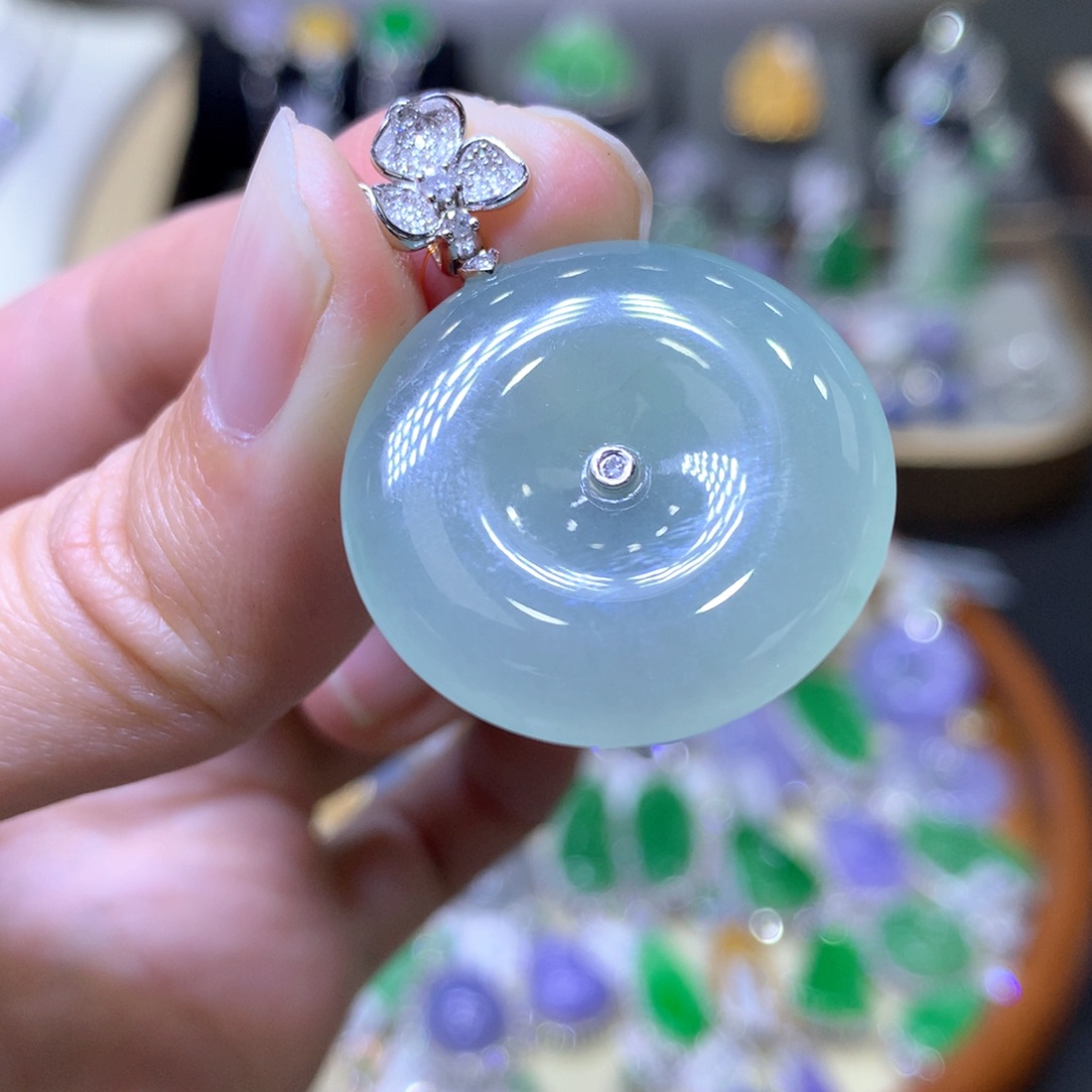 【闪购商品】翡翠颈饰18K金镶嵌翡翠吊坠项链