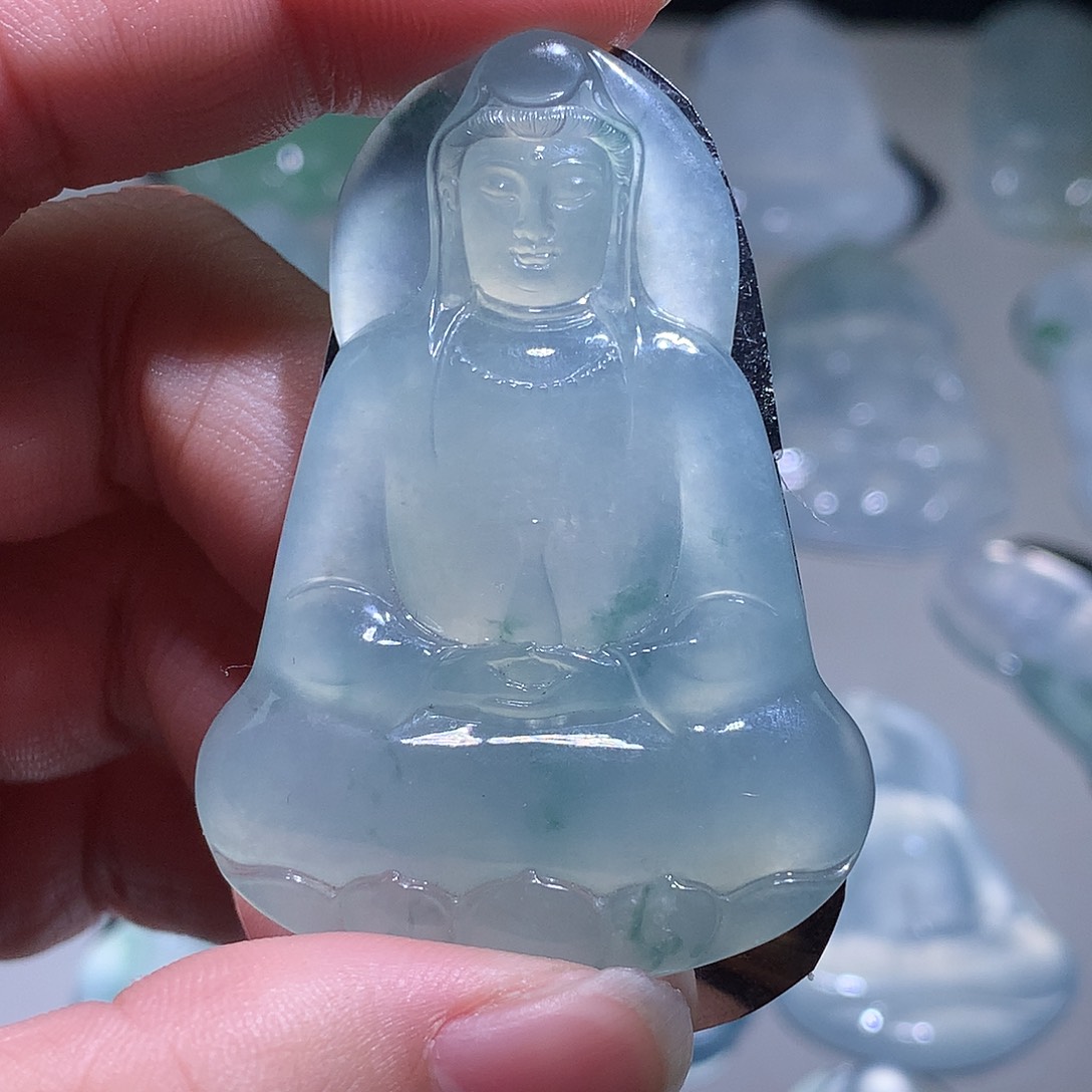 翡翠颈饰未镶嵌观音