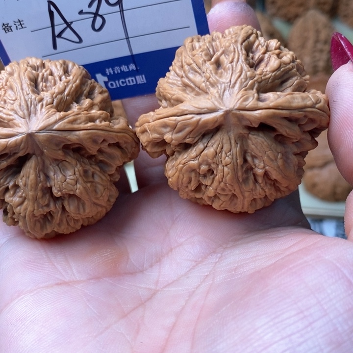 桃核吊坠在**事粗筋粗筋