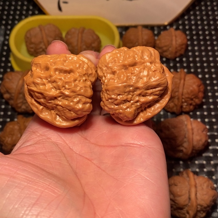 ─***⌵文玩核桃把件细腰超大八腿蛙王