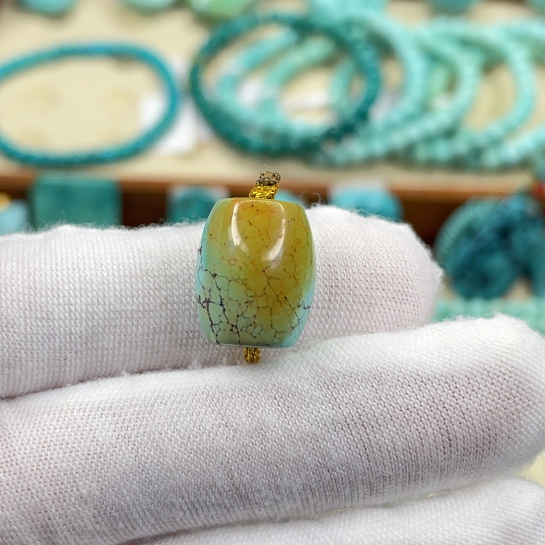 L***u绿松石未镶嵌挂件