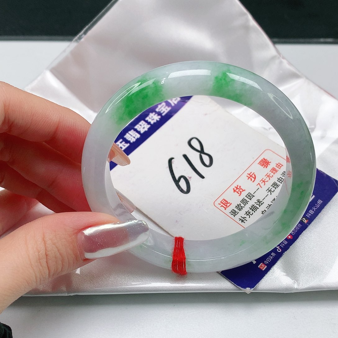 翡翠手镯未镶嵌翡翠手镯