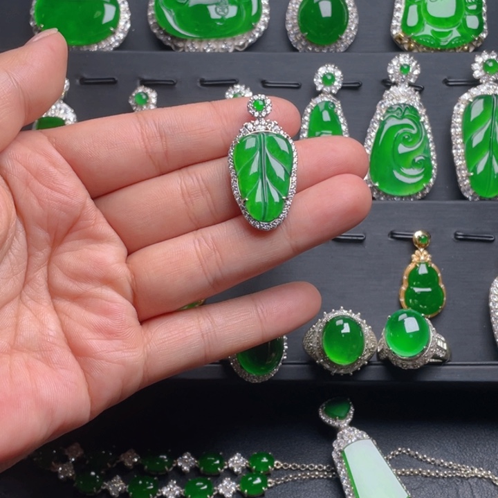 翡翠颈饰未镶嵌翡翠吊坠