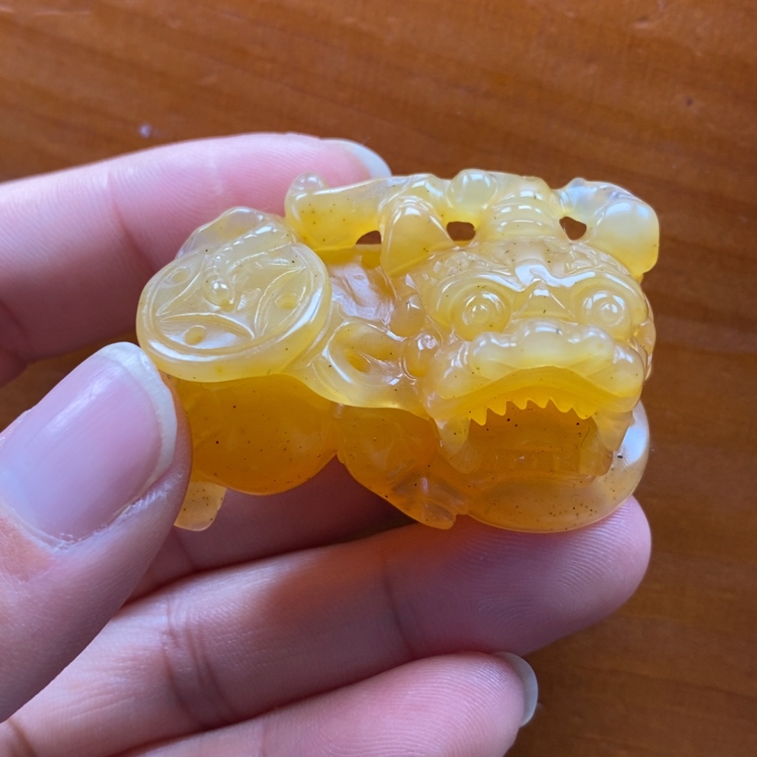 石英质玉（黄龙玉）未镶嵌颈饰