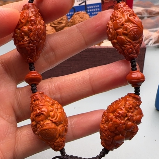 橄榄核手串雕刻工艺