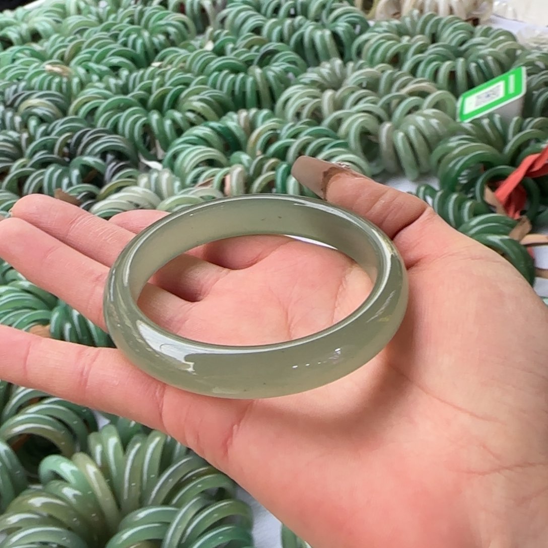 东陵石手镯未镶嵌