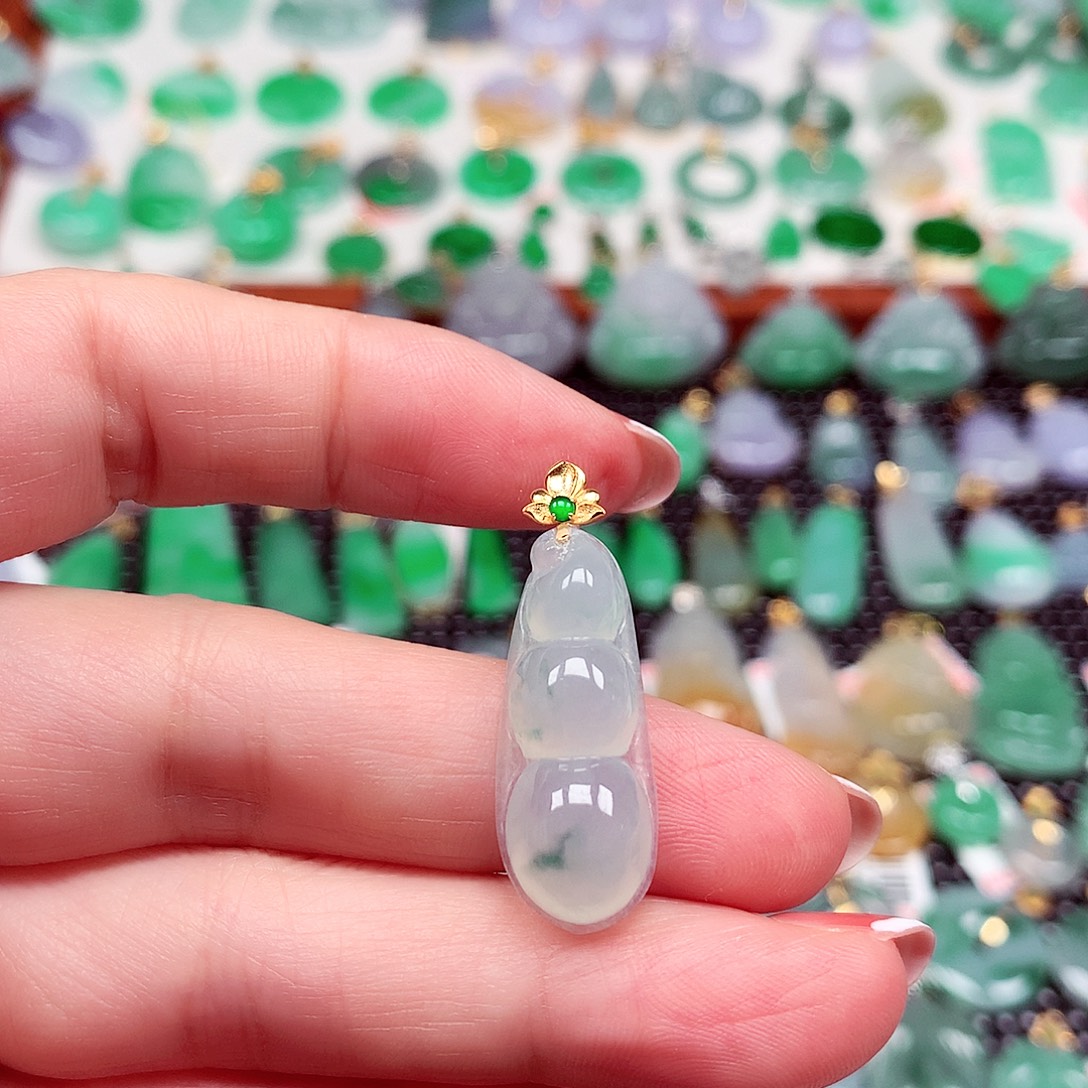 翡翠18K金镶嵌颈饰