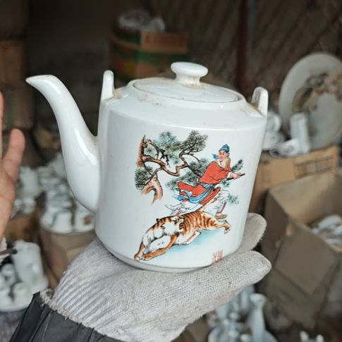 库存微瑕武松打虎提梁壶