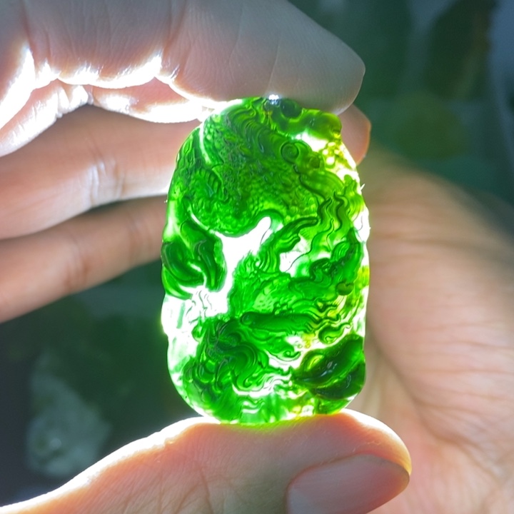 蛇纹石玉颈饰未镶嵌