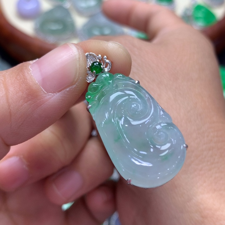 翡翠吊坠(不含链)18K金镶嵌