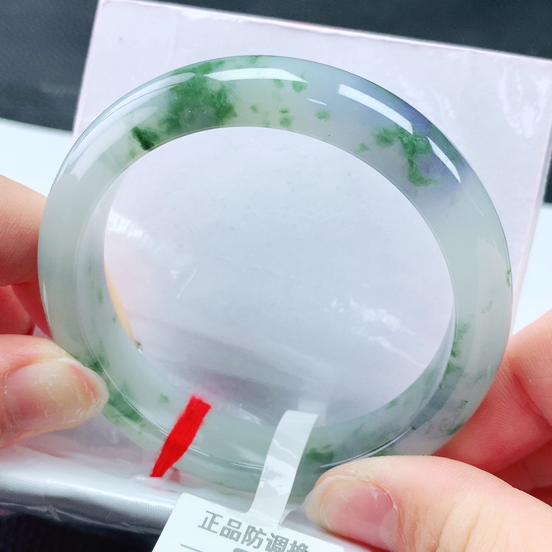 翡翠手镯未镶嵌54圈