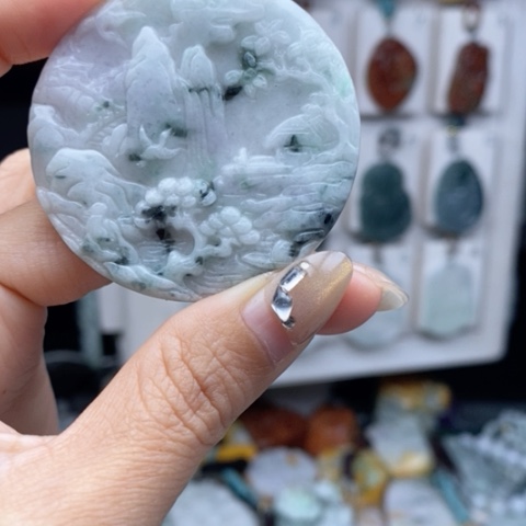 翡翠颈饰未镶嵌翡翠