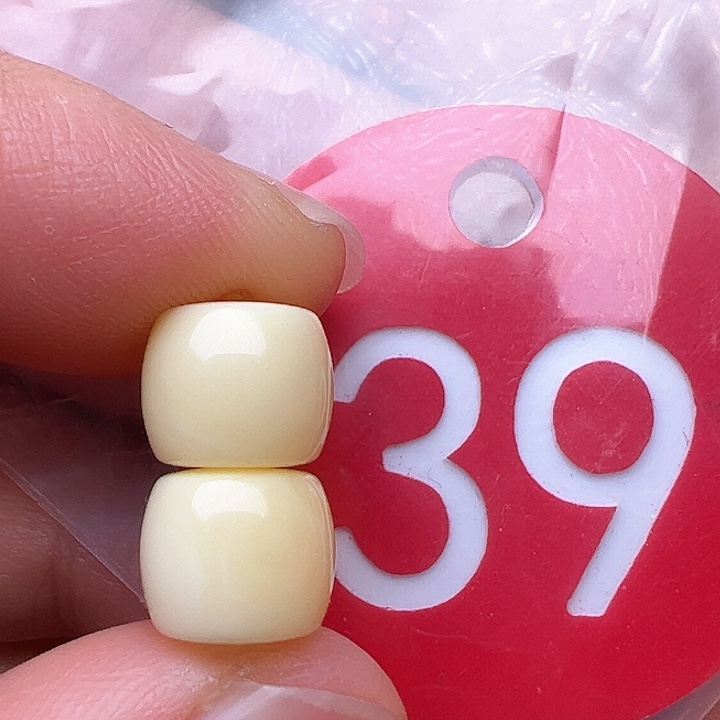 蜜蜡裸石未镶嵌8.8m m