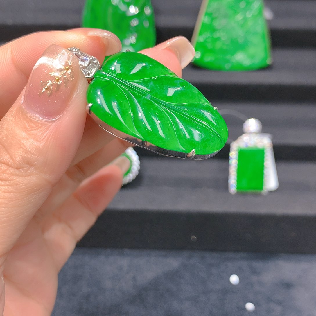 翡翠吊坠(赠链)银S925镶嵌瑞***?08888