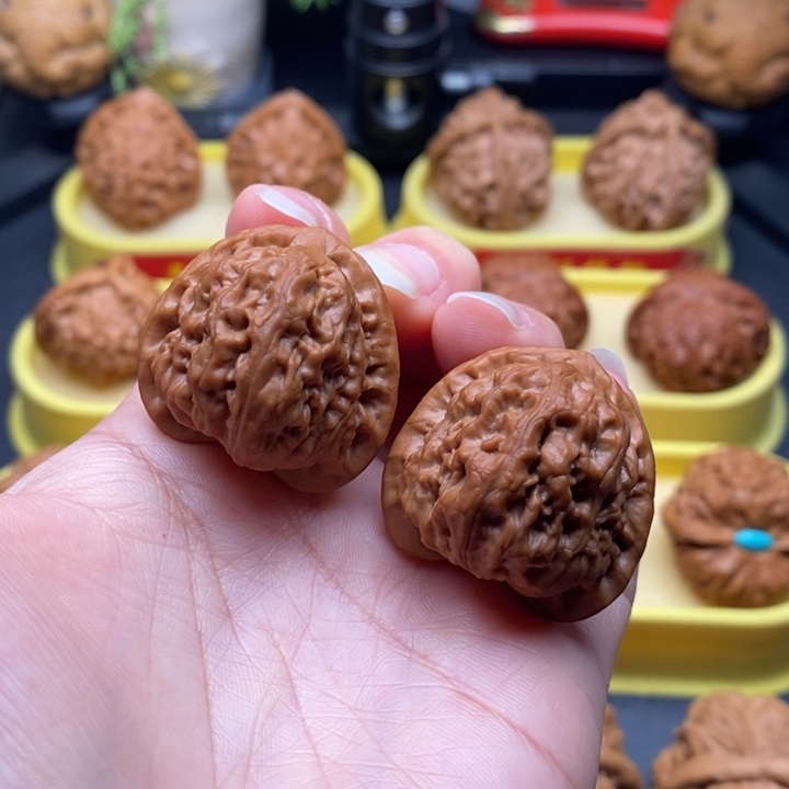 【闪购商品】文玩核桃吊坠全品野生小三角手捻