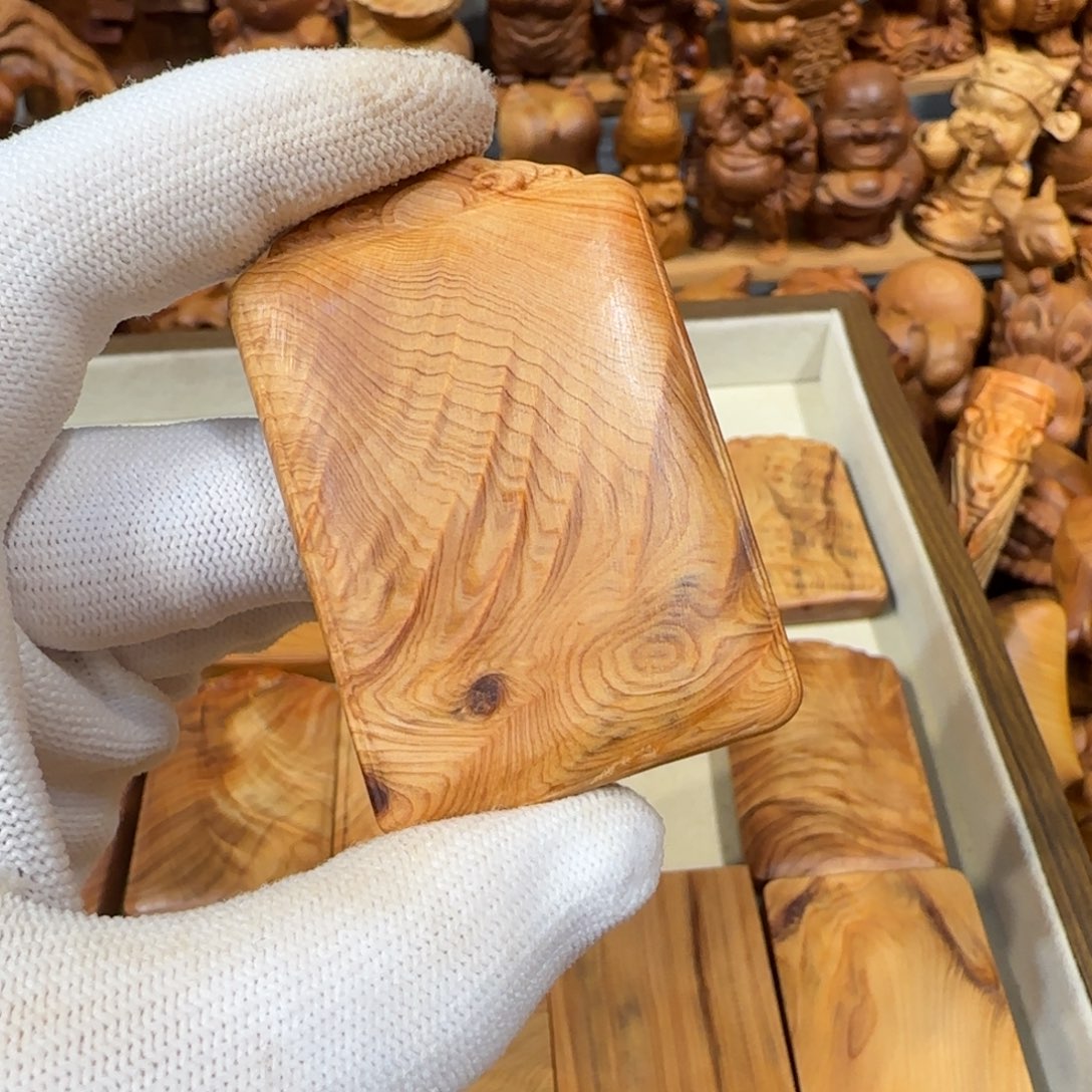 容***辛有机玻璃崖柏手把件牌子一片