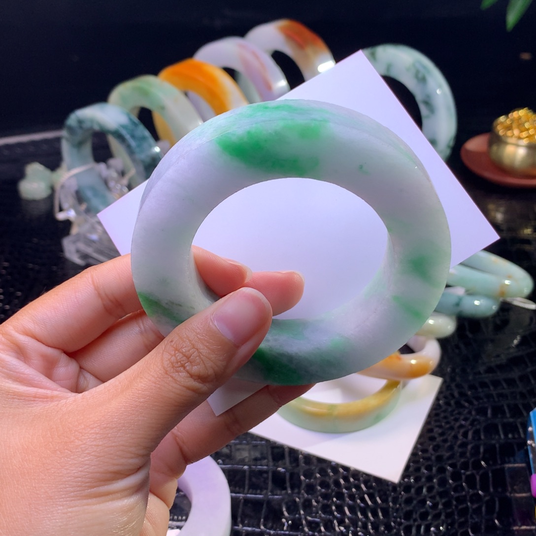 德***福定制翡翠未镶嵌手镯