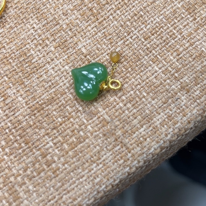 和田玉18K金镶嵌颈饰