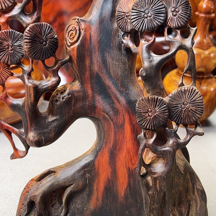 木质孤**鸦老挝大红酸枝摆件一个