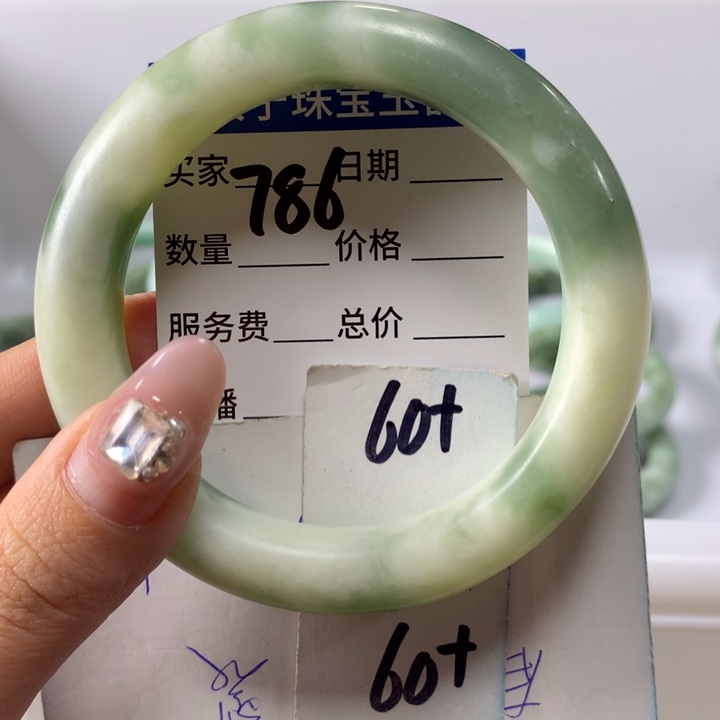 蛇纹石玉手镯未镶嵌嘴**扬786