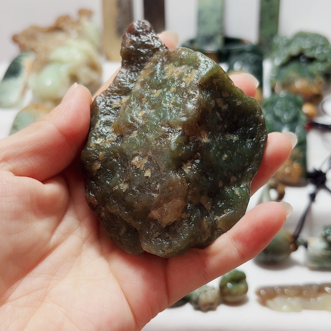 岫岩河磨玉（透闪石质玉）挂件未镶嵌育**记