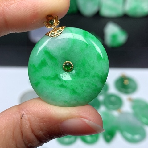 翡翠吊坠(不含链)18K金镶嵌
