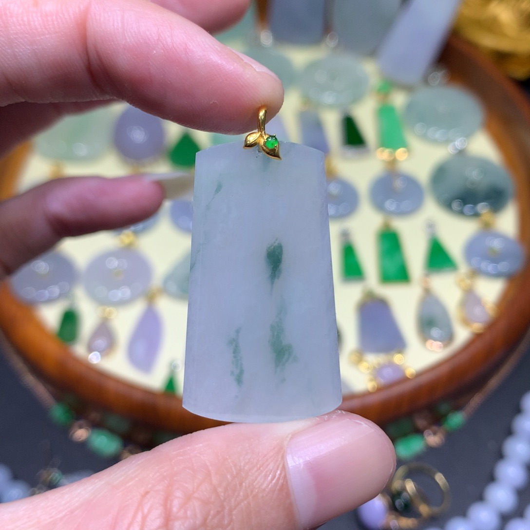 翡翠吊坠(不含链)18K金镶嵌