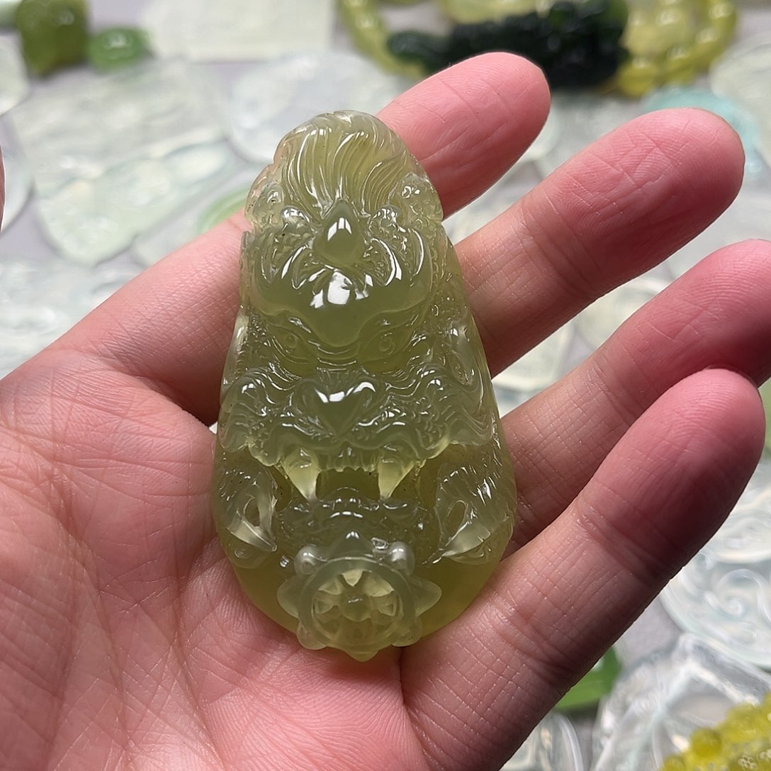 蛇纹石玉颈饰未镶嵌