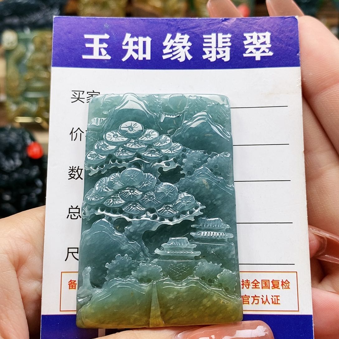 翡翠颈饰未镶嵌山水