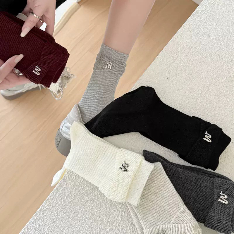2025秋冬新款袜子女个性潮袜甜美金属字母M高级感洋气堆堆中筒袜