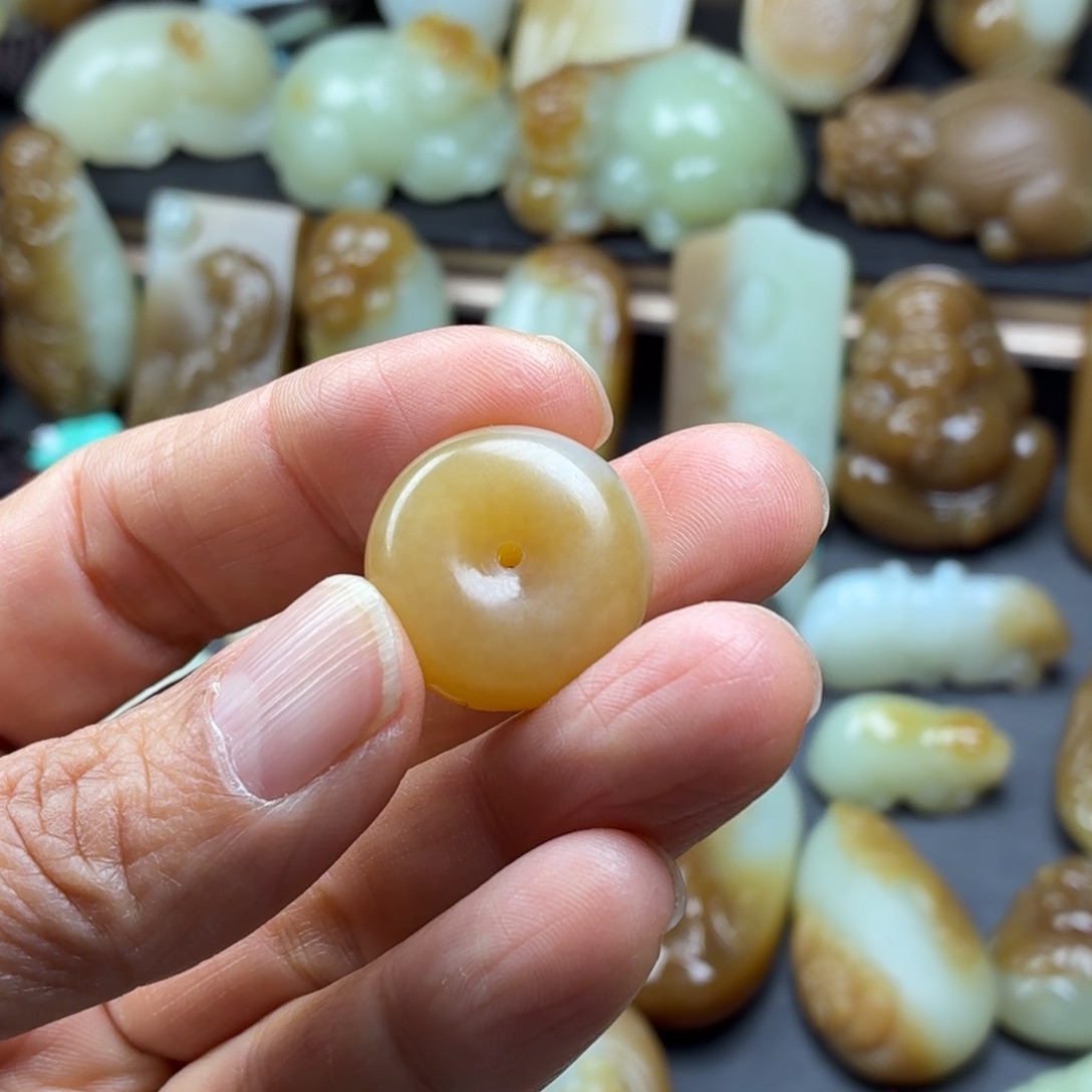 5***？和田玉（糖玉）未镶嵌颈饰