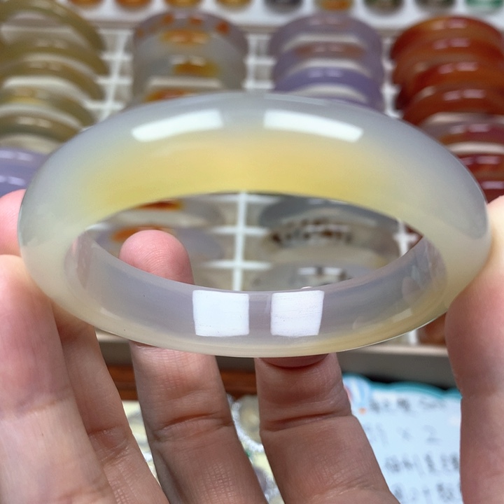 玛瑙/玉髓手镯未镶嵌