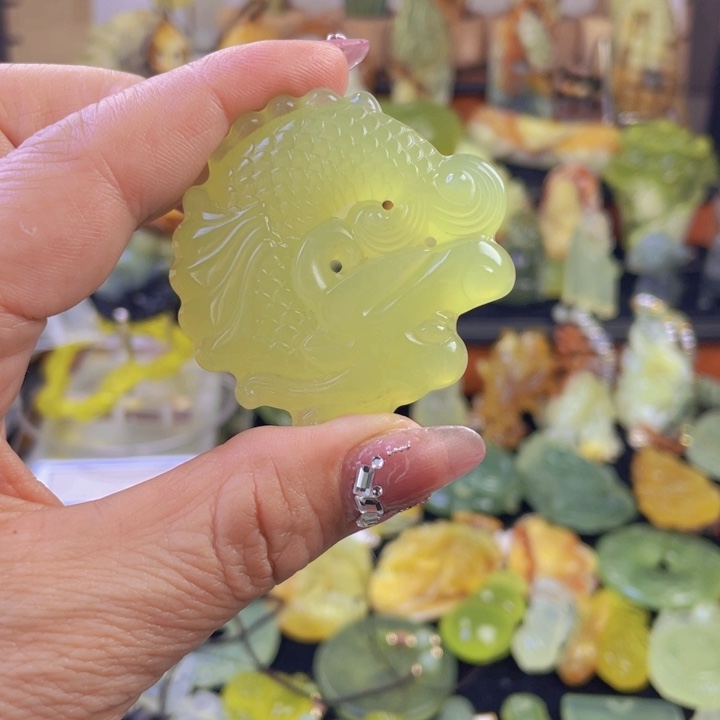 蛇纹石玉颈饰合金天***道