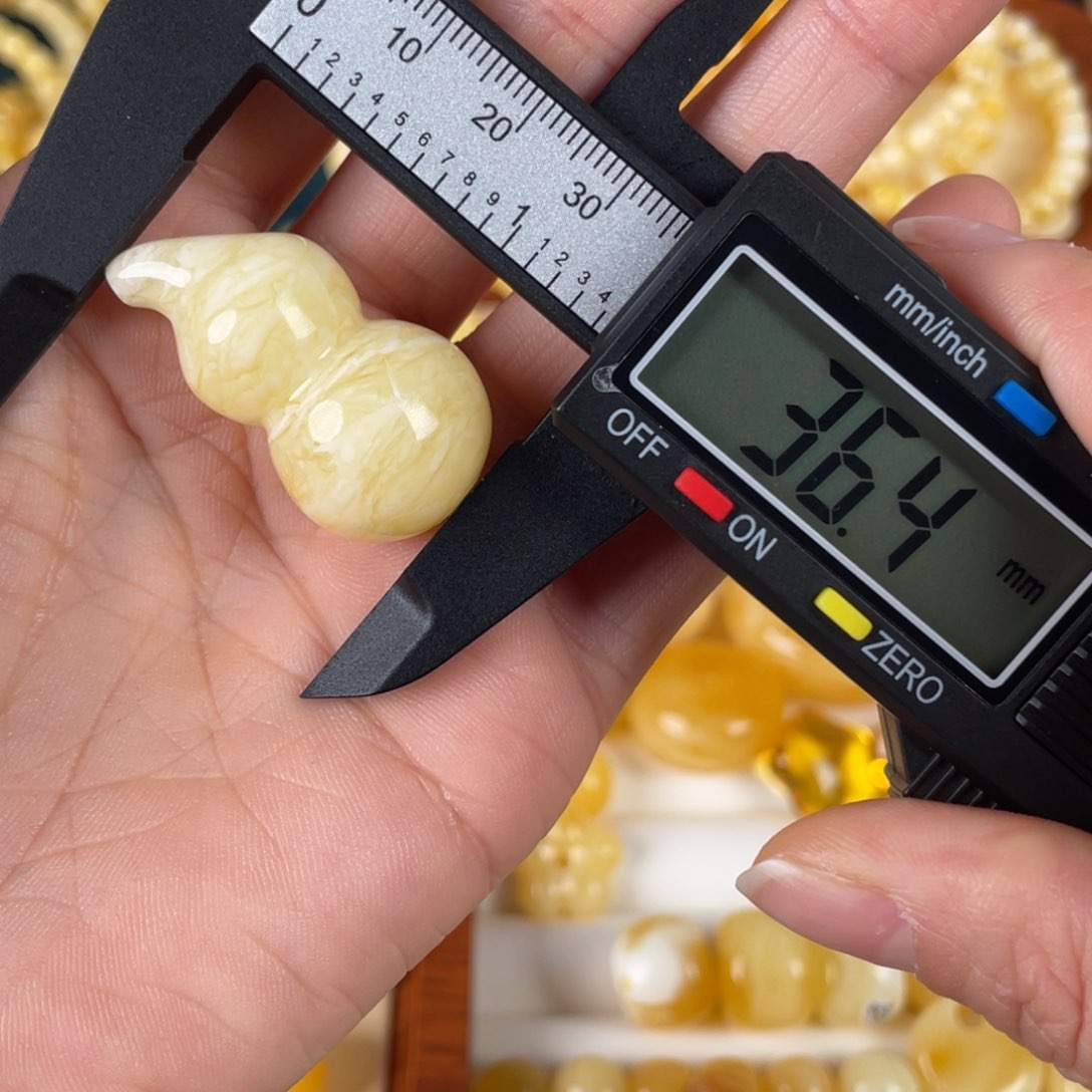 蜜蜡裸石未镶嵌虎皮小葫芦