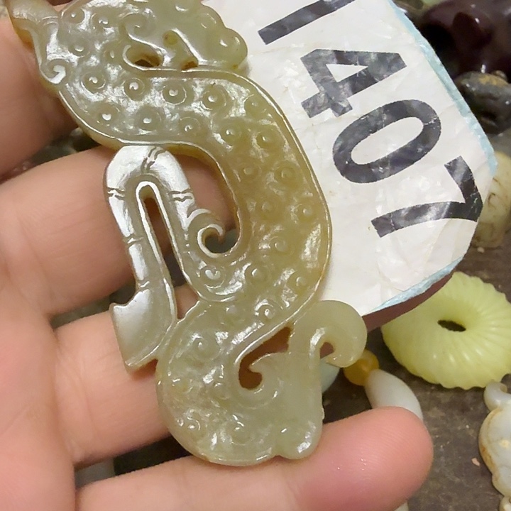 如***山和田玉未镶嵌颈饰