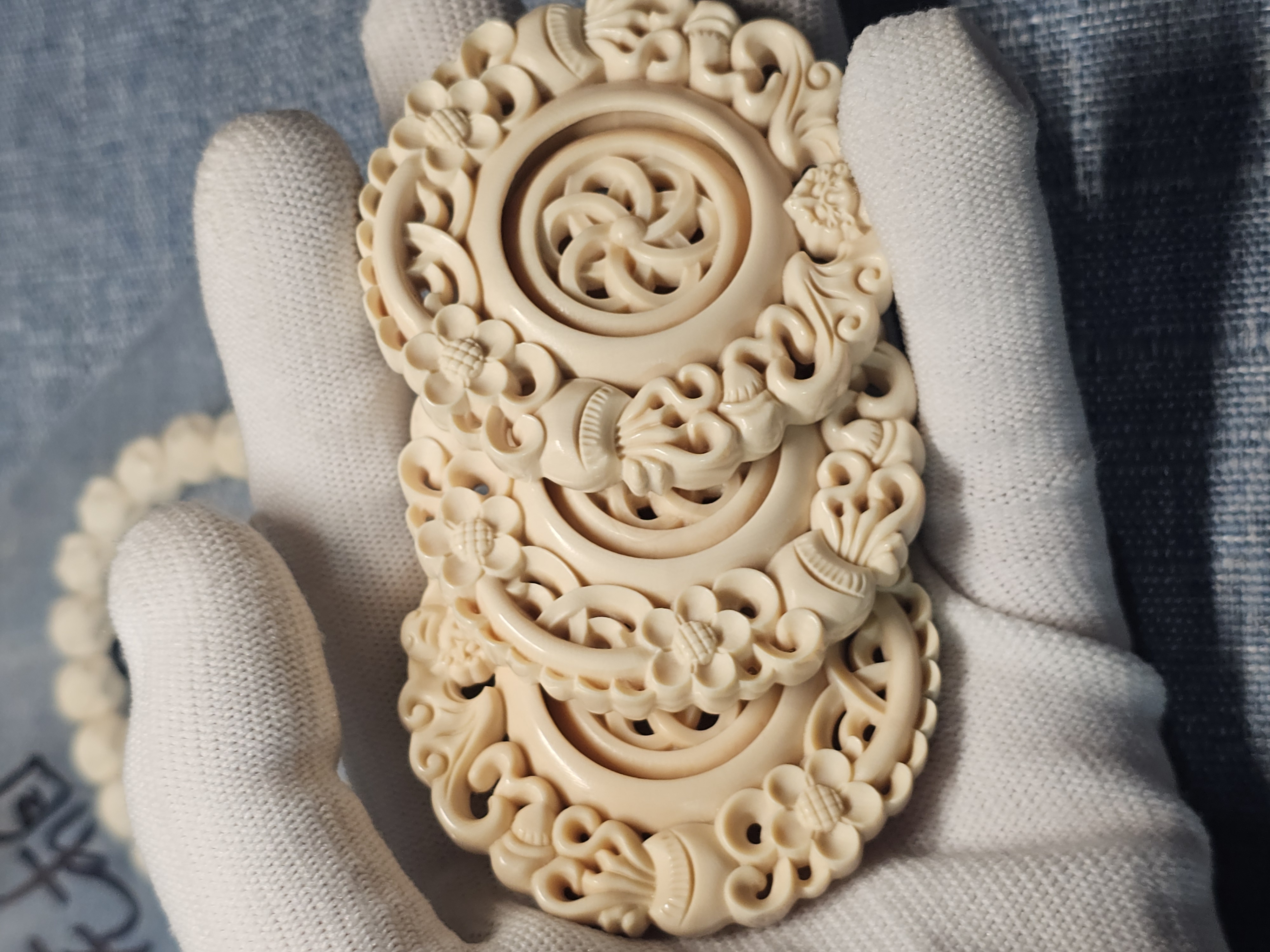 天然猛犸牙福在眼前圆牌吊坠（中间可旋转）