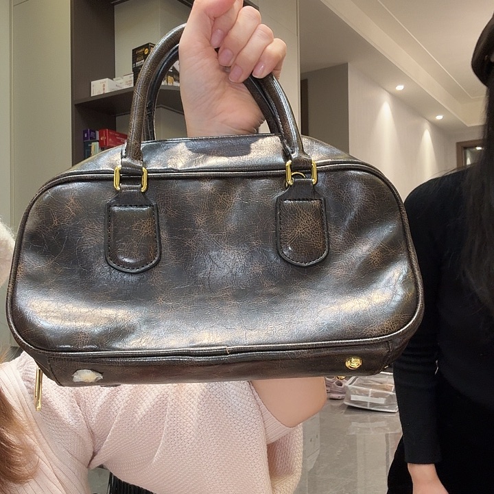 锦纶在熊身上 深棕色包包