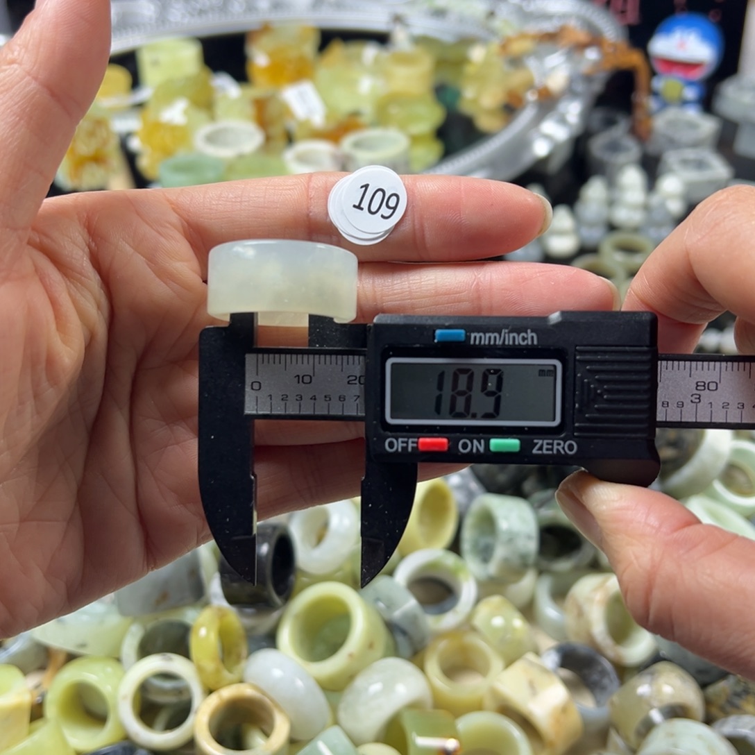 蛇纹石玉未镶嵌戒指