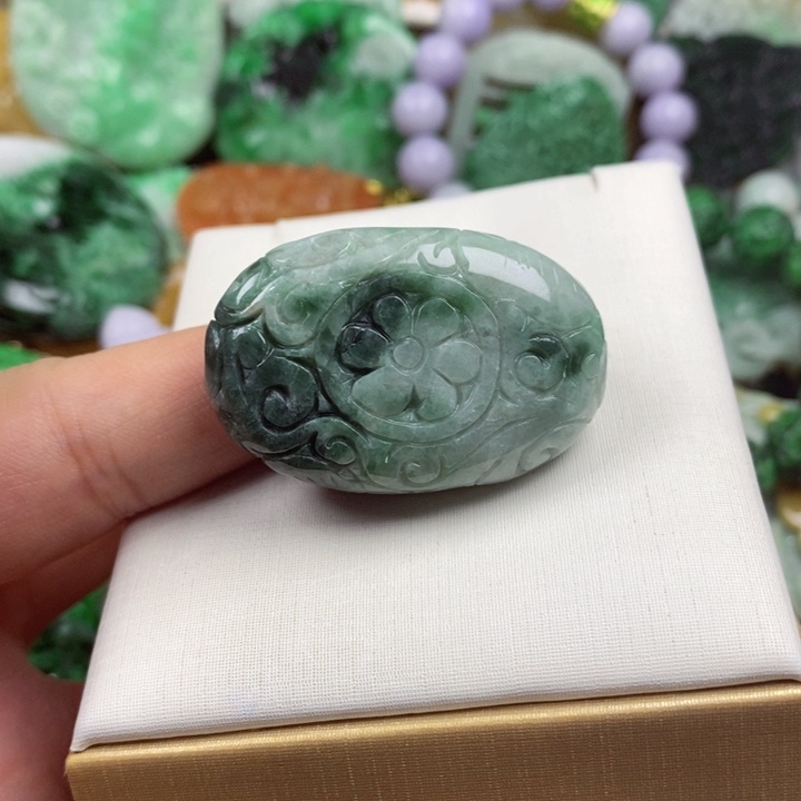 翡翠未镶嵌吊坠(赠链)